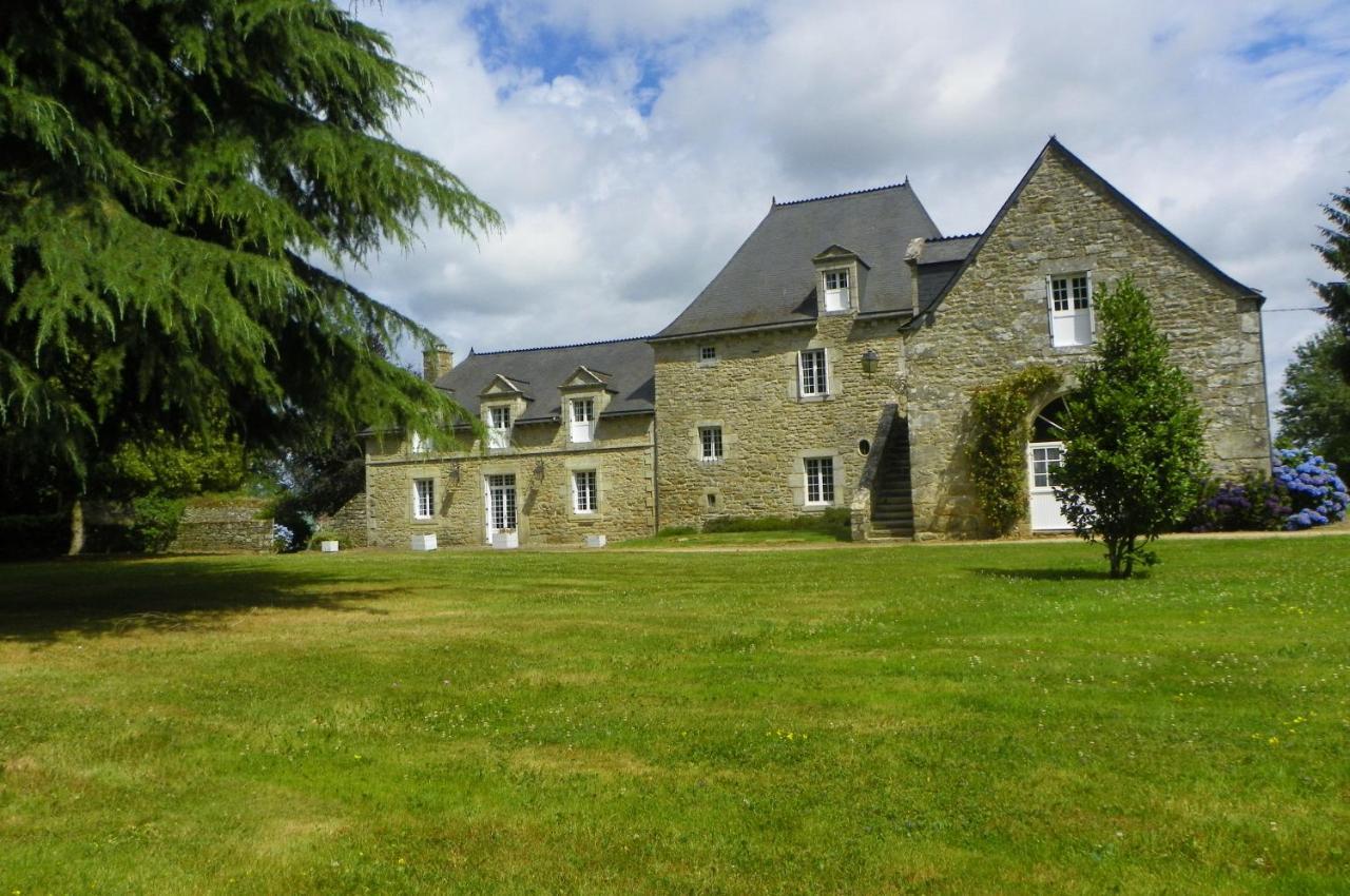 Manoir De Saint-Fiacre Bed & Breakfast Malansac ภายนอก รูปภาพ
